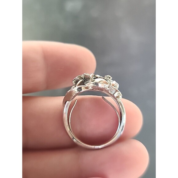 Avon Floral Silver Tone Metal Ring, Size 7 Costume Jewelry - Picture 3 of 10